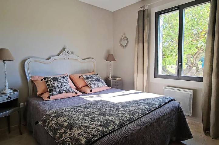 Maison-atelier sur propriété arborée de 2 ha piscine & jacuzzi privatifs  4* in Nans-les-Pins, Région de Brignoles