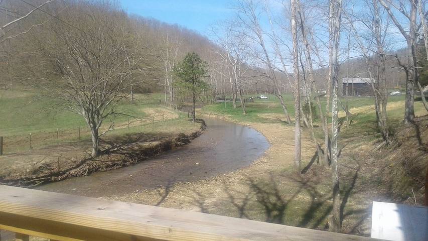 Log cabin for 4 people, with yard and balcony, with pets in Kentucky