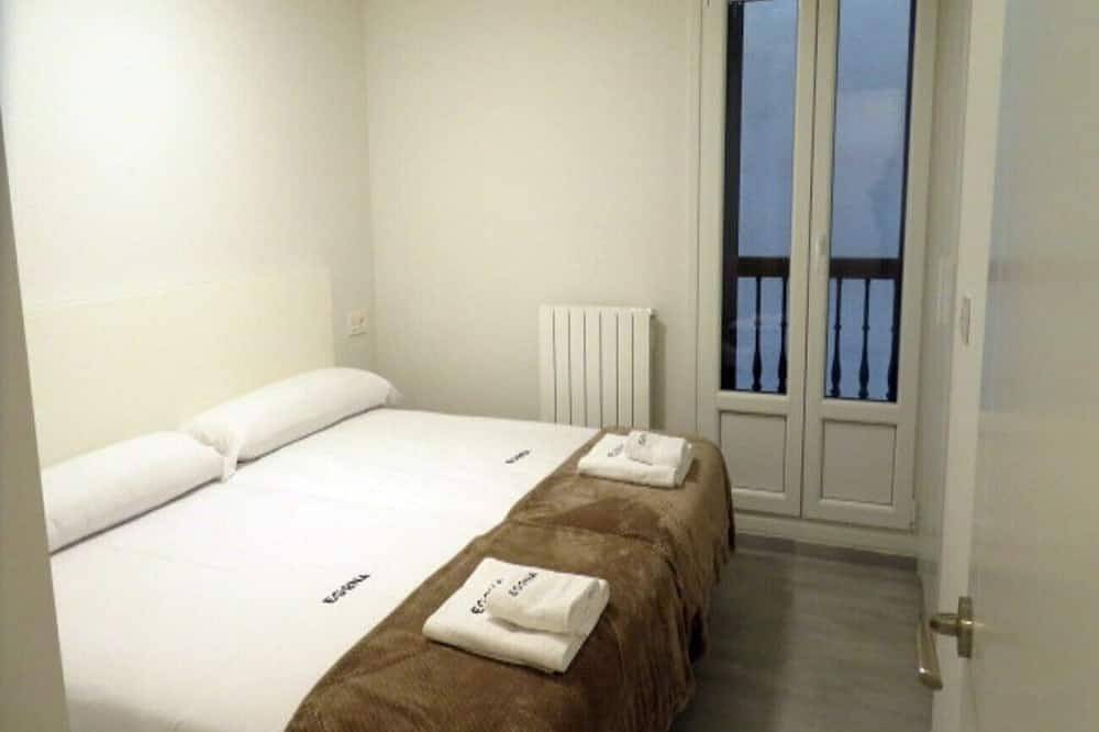 Entire apartment, Apartment Kiriki - Ideal for 2 people in the city center by Egona in Zarautz, Basque Coast (Spain)