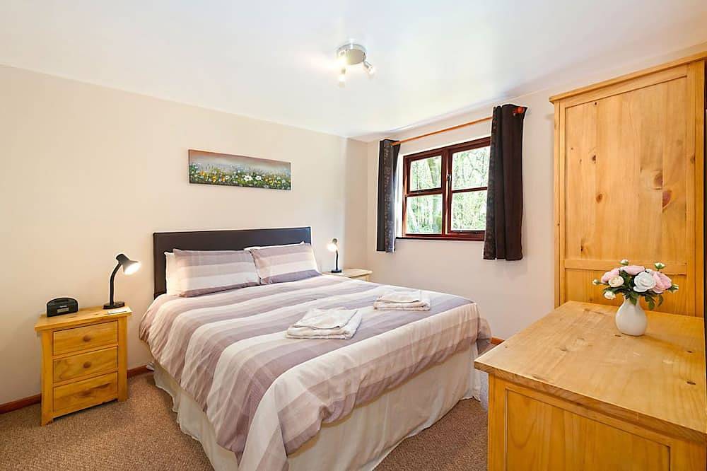 Innenpool schöne 2-Bett-Lodge für 4 in 5 Hektar schönen Wald in Shadoxhurst, Ashford und Umgebung