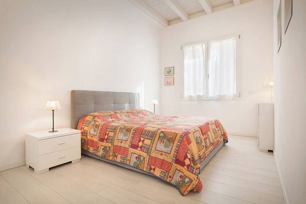 Ganze Wohnung, Villa Malù - Apt Luisa Pool- und Seeblick in Torri del Benaco, Gardasee-Berge