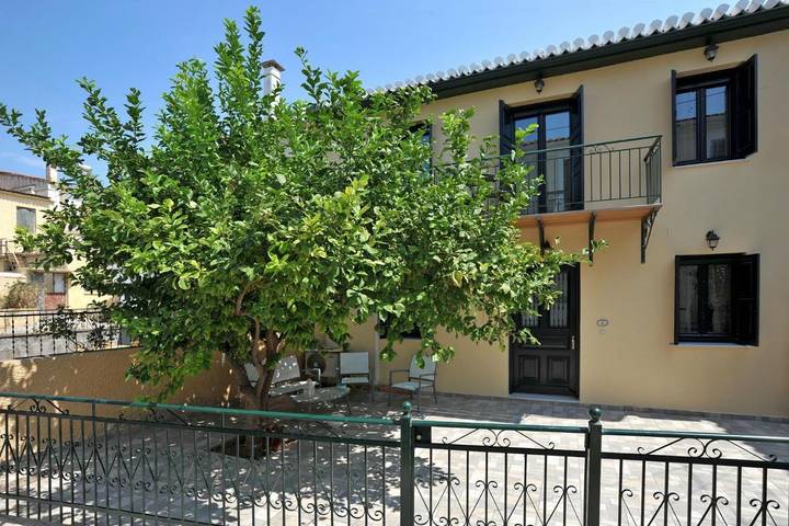 Location de vacances pour 5 personnes, avec terrasse à Galaxidi