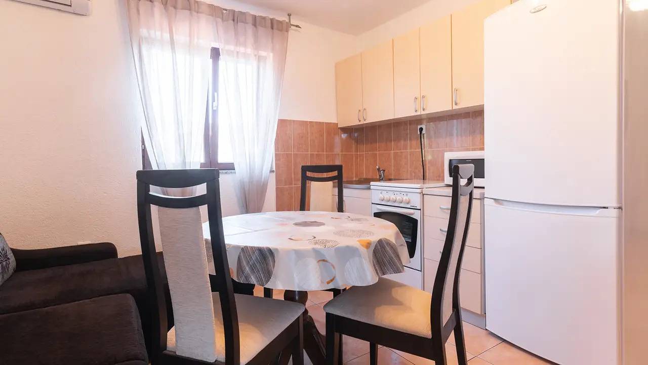Entire holiday apartment, Holiday apartment for 5 people with terrace in Preko, Ugljan Island