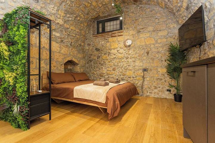 Entire apartment, Il Butto – Stone loft with an Etruscan cistern, historic center of Tarquinia in Tarquinia, Viterbo Province