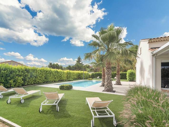 Location de vacances pour 10 personnes, avec terrasse ainsi que jardin et piscine à Saint-Geniès-de-Fontedit - 3