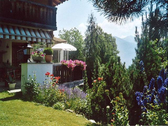 Bed & Breakfast "La Val" Trin - Doppelzimmer mit Etagendusche/Wc in Trin Dorf, Trin