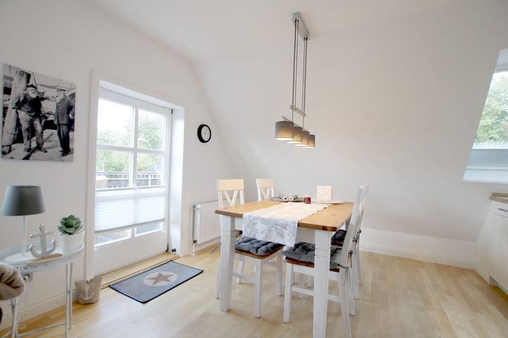 Ganze Wohnung, Ferienwhg. in Wyk, 3 Personen + Baby im Og, 2-Familienhaus, 3 Zimmer, ca. 60m² in Nordfriesische Inseln (Schleswig-Holstein) (Schleswig-Holstein), Wyk auf Föhr