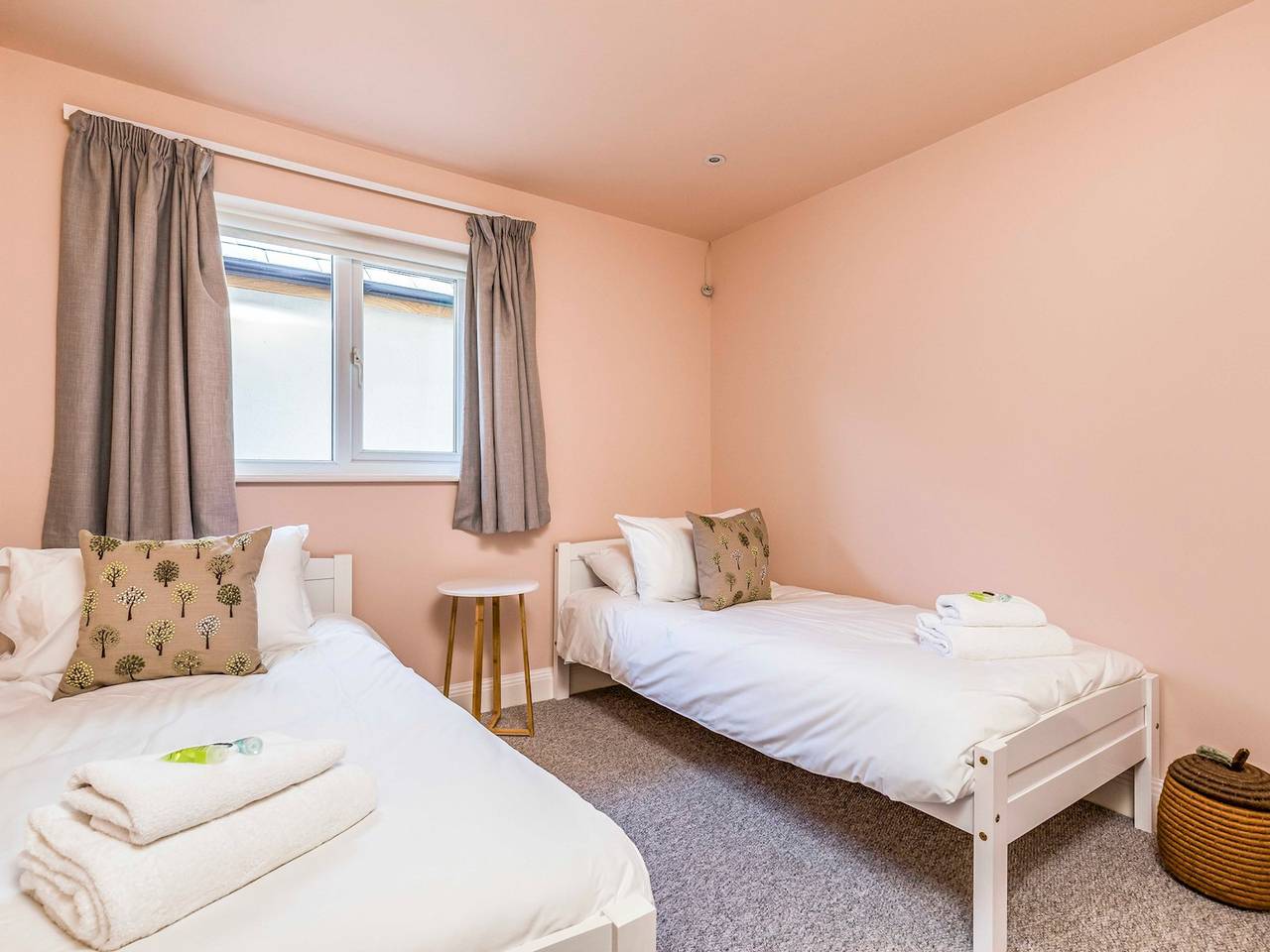Stylish and fresh 4 bed beach house with garden - Pass the Keys in West Wittering, West Sussex