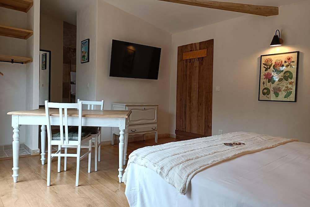 Chambre D'hôtes La Tour du Laurensou Figeac La Campagne en Ville in Figeac, Macizo Central