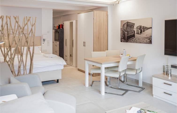 Geheel vakantieappartement, Geluk aan zee: Modern appartement met terras, vaatwasser & internet in Strand Prora, Binz