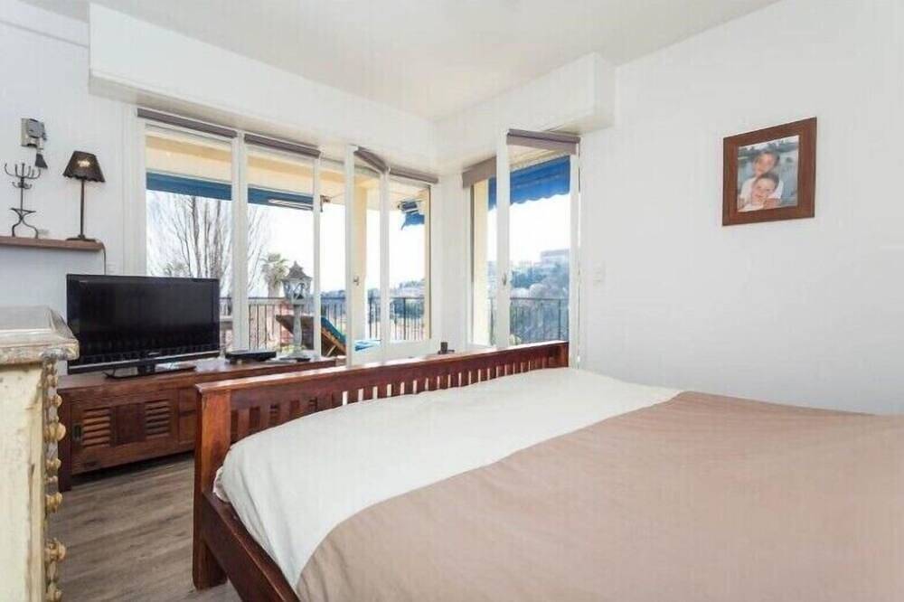 Apartamento entero, Apartamento de 3 habitaciones de 80 m2 sin vecinos en una residencia pequeña, tranquila y de buena reputación. in Vence (Alpes Marítimos), Region de Cannes