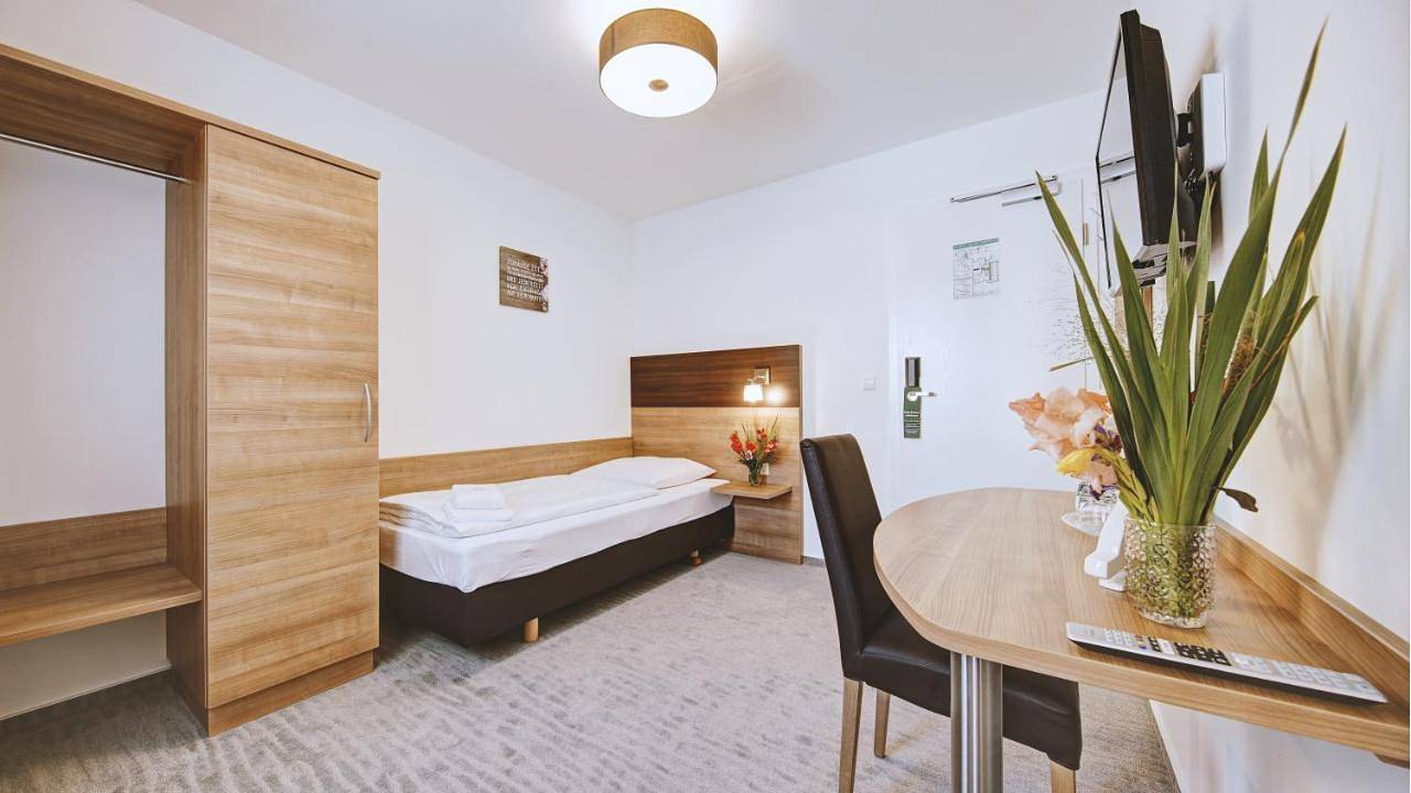 Boutique-Hotel Kronenstuben - unschlagbare Zentrumsnähe direkt am Marstall & Marktplatz - Schloss in 3 Min - Frühstück - Langzeitmiete in Ludwigsburg, Landkreis Ludwigsburg
