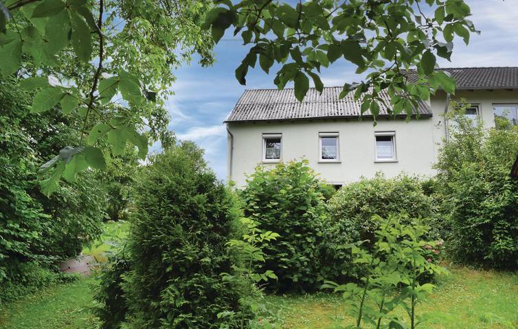 Ganze Ferienwohnung, Gemütliche Wohnung mit Parkplatz und Terrasse - 2km zum Stadtzentrum in Trierweiler, Landkreis Trier-Saarburg