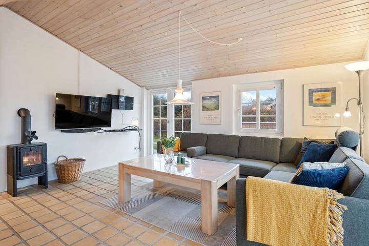 Schönes Ferienhaus mit Reetdach in Søndervig, Holmsland Klit