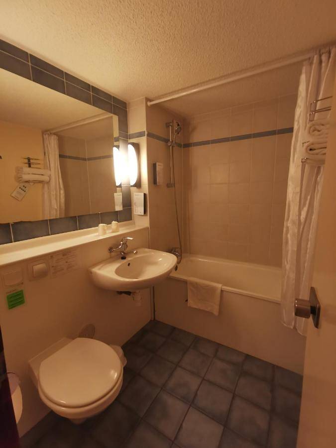 Hôtel pour 3 personnes, avec terrasse à Aurillac - 4