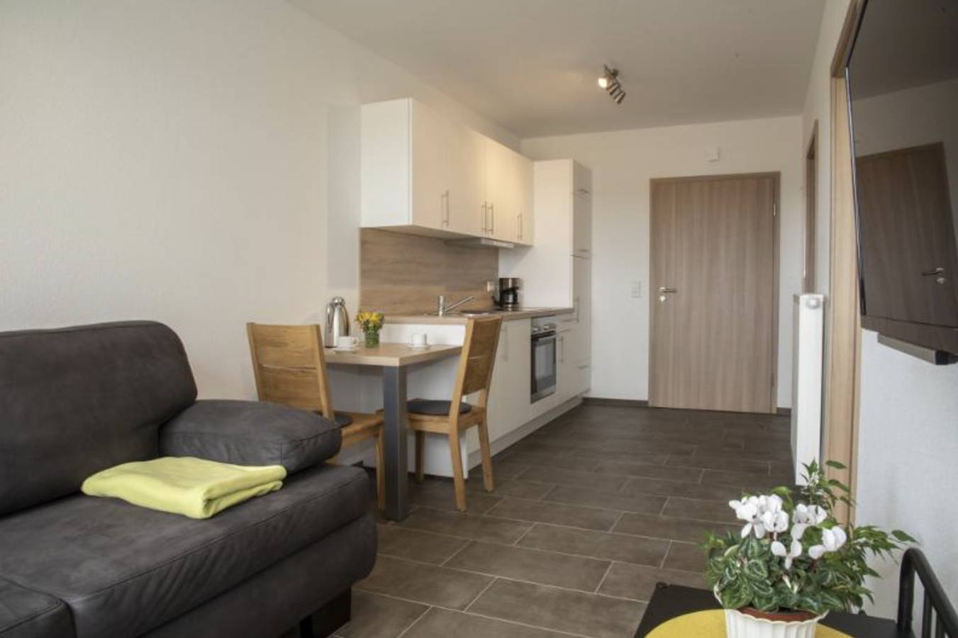 Ganze Wohnung, Ferienwohnung Gänseblümchen, 37 qm, 1 Schlafzimmer, Südbalkon, max. 2 Personen in Laichingen, Alb-Donau-Kreis