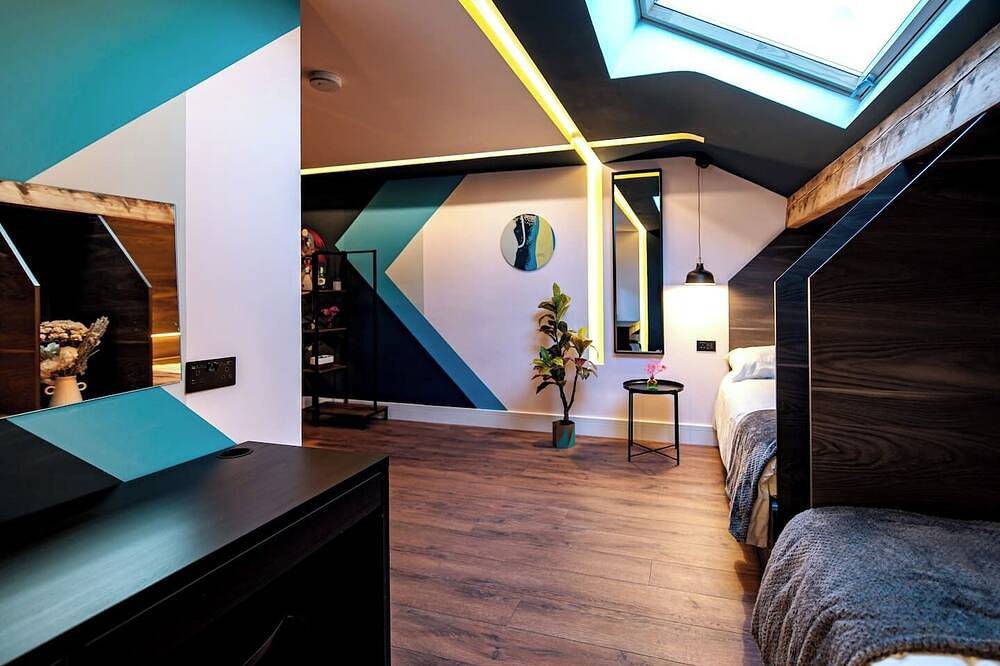 Entire apartment, The Nest: Luxury 16 person Apt w jacuzzi & parking in Blackpool Pleasure Beach, North West England