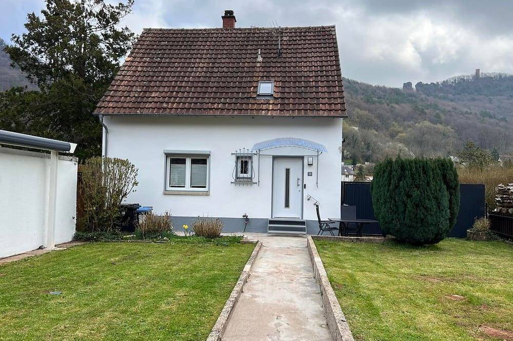 Ferienhaus mit Trifelsblick - Ferienhaus, Dusche, Wc, 2 Schlafräume in Bindersbach, Annweiler