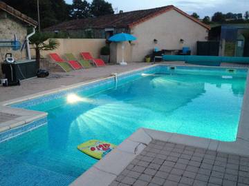 Gîte pour 7 personnes, avec terrasse ainsi que piscine et jardin à Chiché (Deux-Sèvres)