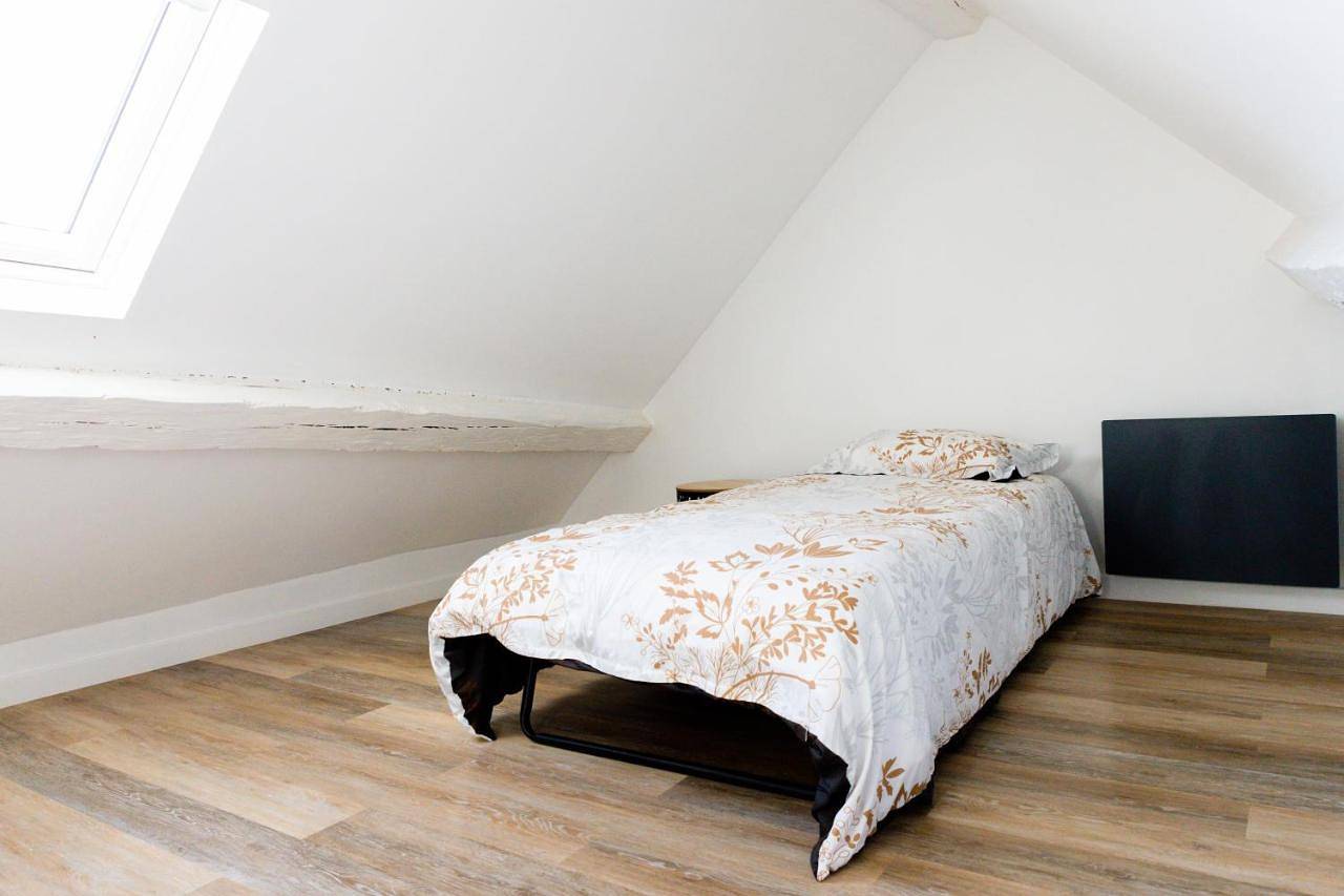Appartement entier, One-Bedroom Apartment in Serris, Seine-et-Marne