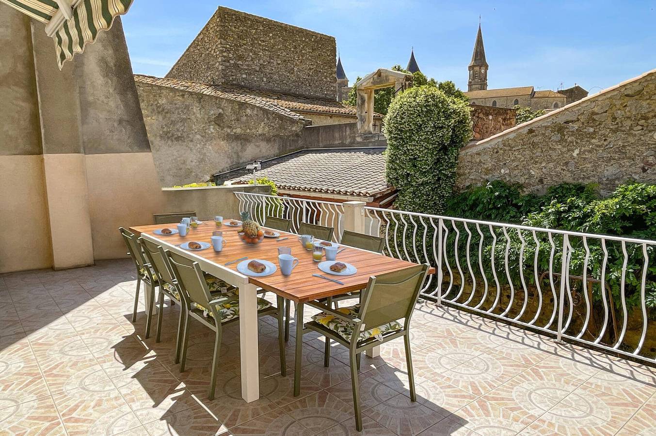Villa de la Cloche by Villa Plus in Pouzolles, Béziers region