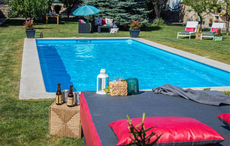 Gemütliches Apartment mit Pool und Garten in der Nähe des Stadtzentrums von Padrón in Padrón, La Coruña Provinz