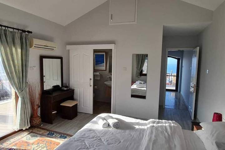 3 bedroomed villa, private swimming pool and amazing mountain & beach views in Nordzypern
