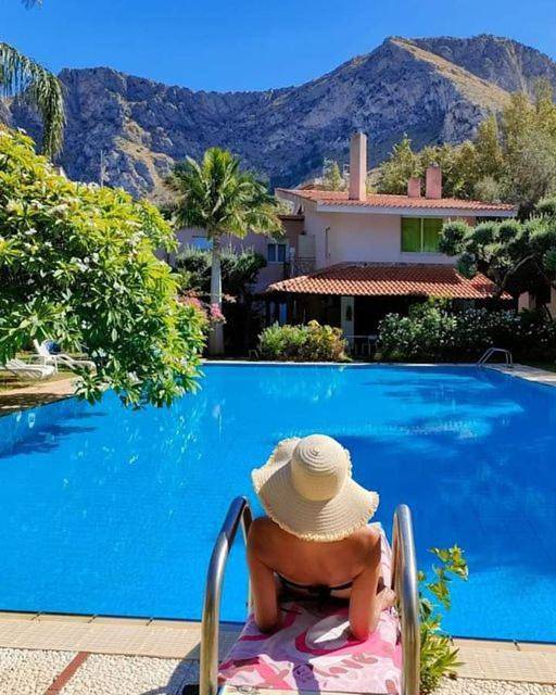 B&b per 2 persone, con Terrazza e Giardino nonché Piscina e Panorama a Sferracavallo