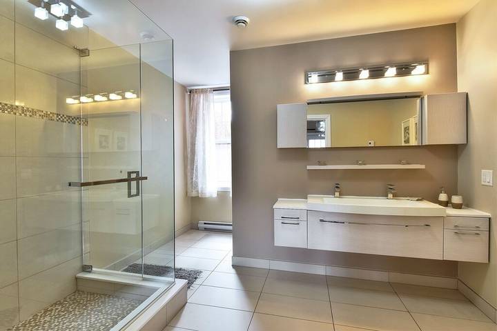 Holiday rental for 4 people, with balcony and hot tub in Montreal