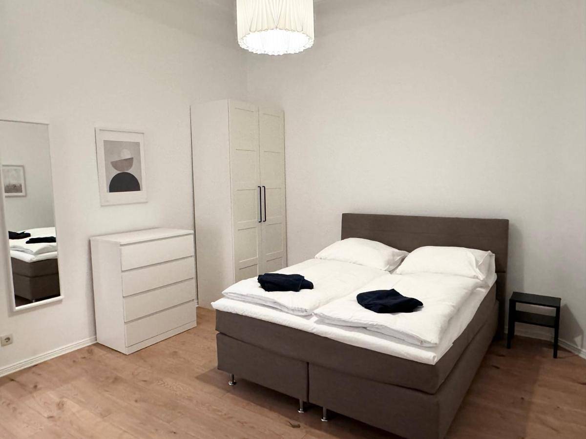 Ganze Wohnung, Three-Bedroom Apartment in Charlottenburg Berlin, Berlin