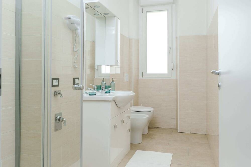 Entire apartment, Cozy Two Bedroom Apartment | Ideal Base for Exploring Milan and Brianza in Cinisello Balsamo, Milan Province