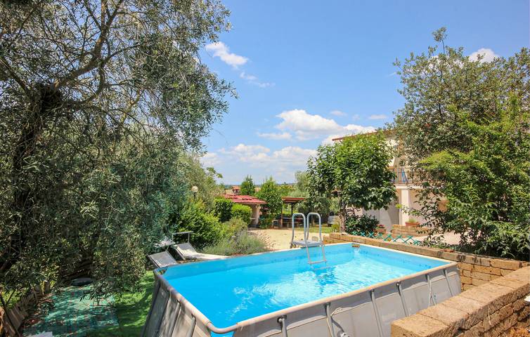 Appartamento intero, Appartamento soleggiato con piscina e parcheggio - WiFi incluso in Sacrofano, Provincia di Roma