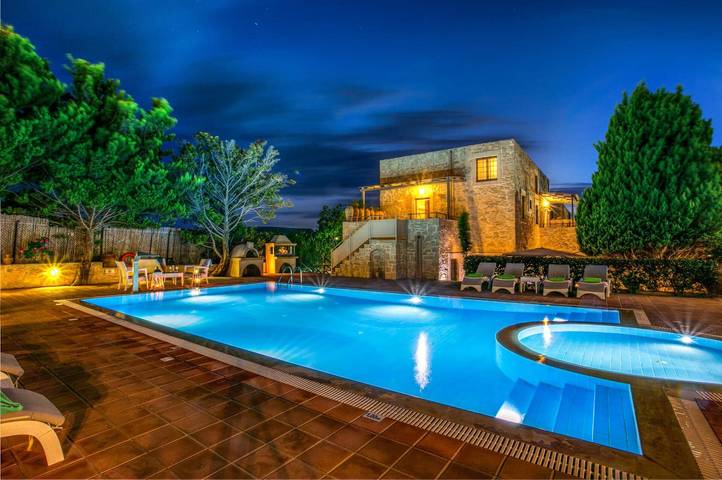 Location de vacances pour 8 personnes dans Gouves