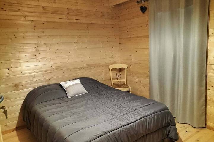 Lakeside cottage in the heart of nature in Le Lac-d'Issarlès, Ardèche