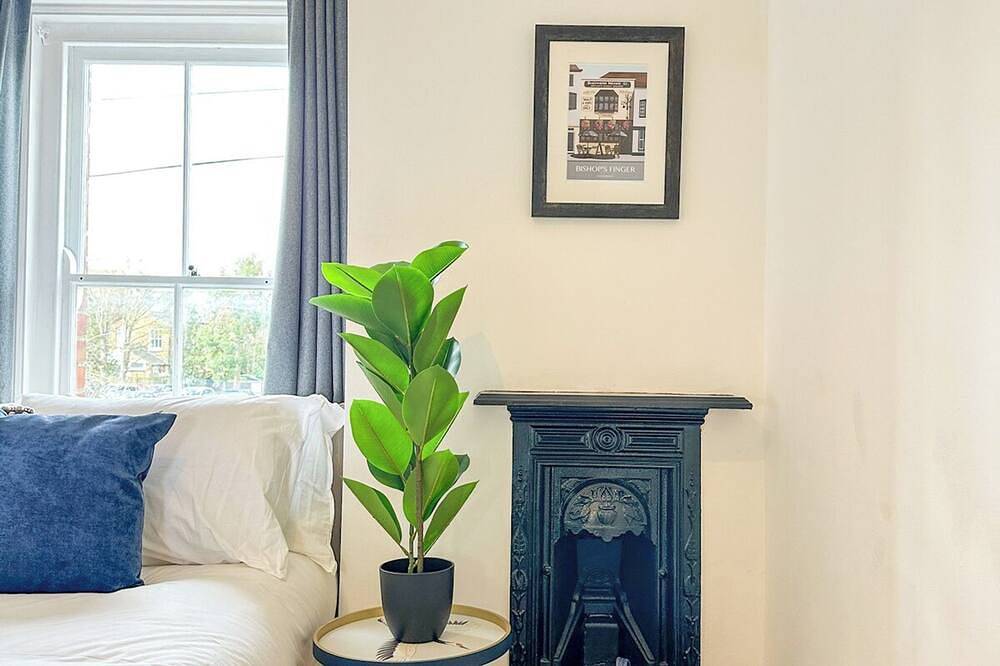 New | Cosy & Stylish City Centre Home | Sleeps 6 in Kent