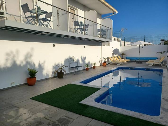 Casa de férias para 2 pessoas, com piscina infantil e vista e ainda piscina and jardim em Moncarapacho