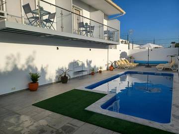 Gîte pour 2 personnes, avec jardin et vue ainsi que piscine et bassin pour enfant à Moncarapacho