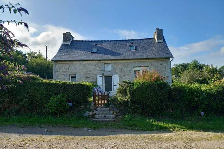 Gîte pour 4 personnes, avec jardin et terrasse à La Feuillée