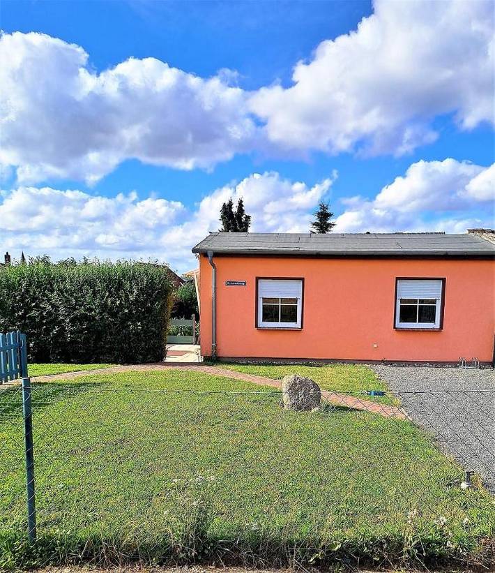 Ferienwohnung für 2 Personen, mit Terrasse und Garten in Neukalen