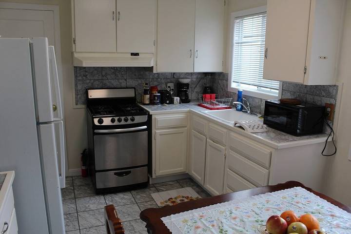 Vacation rental for 7 people, with balcony and yard, with pets in Daly City