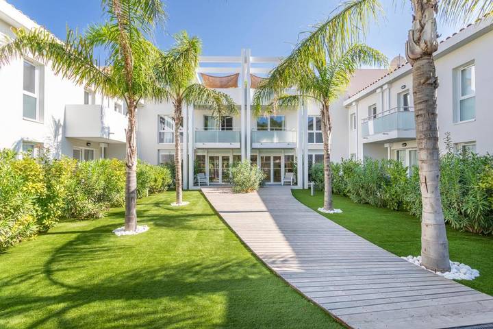 Location de vacances pour 2 personnes, avec terrasse et piscine, animaux acceptés à Roquefort-la-Bédoule - 4