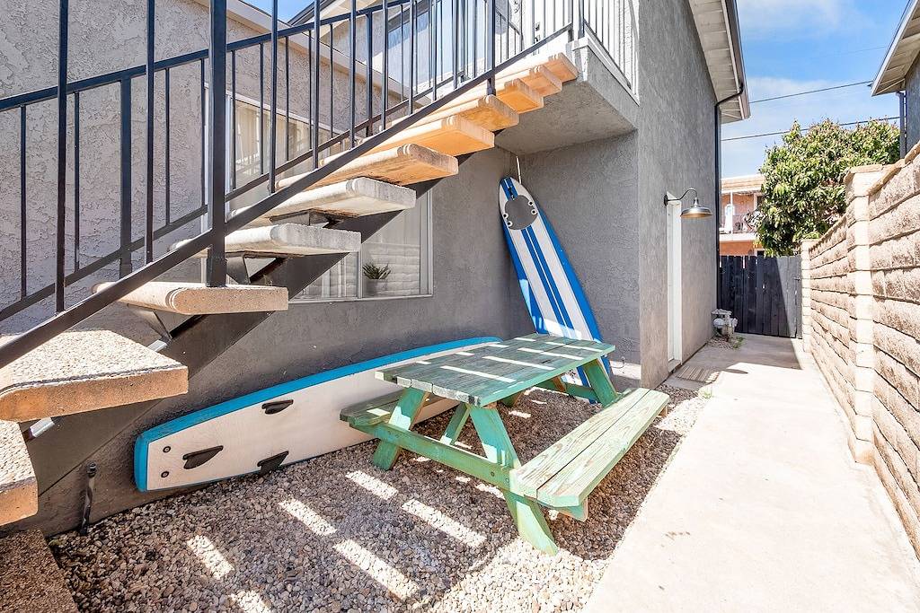 Convenient dog-friendly condo with free Wifi - right up from the beach in San Clemente, Orange County