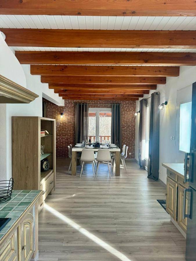 Gîte pour 8 personnes, avec vue et balcon à La Bréole