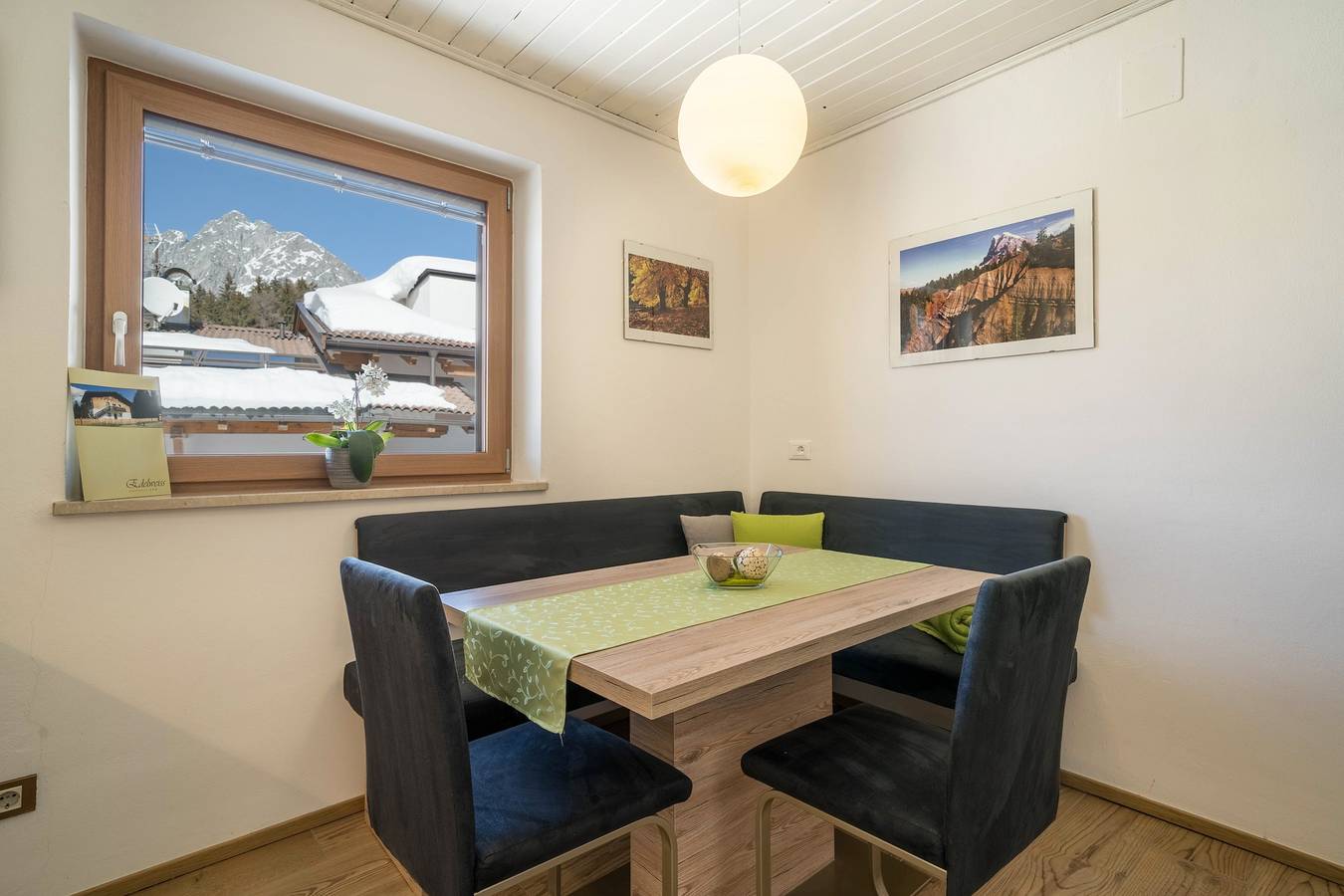 Ganze Wohnung, Ferienwohnung "Mittager" in der Nähe des Skigebiets mit Waldblick, Balkon und Gemeinschaftsgarten in Falzeben, Hafling