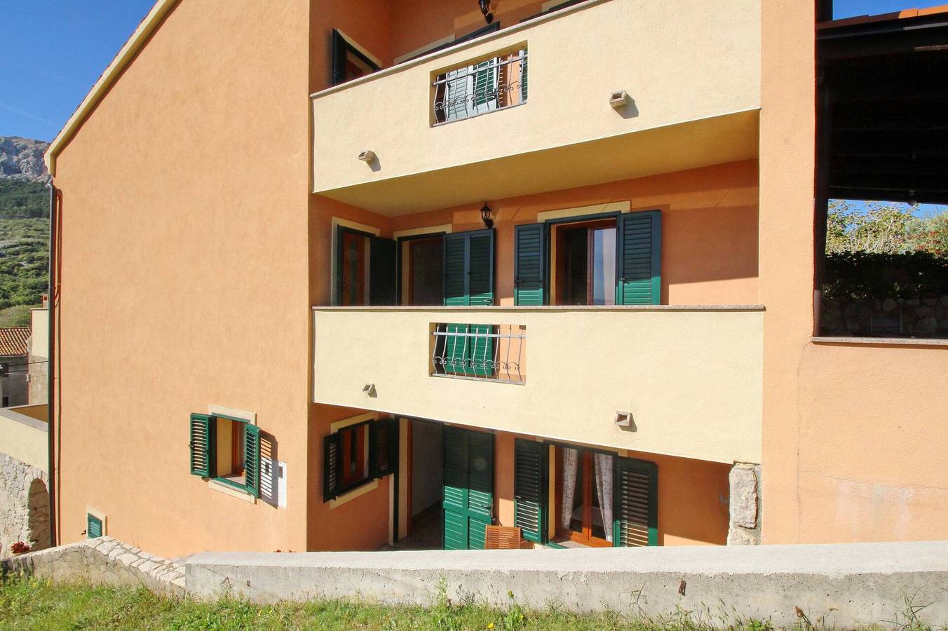 Holiday House Katarinini Dvori - with private Pool in Baška, Krk