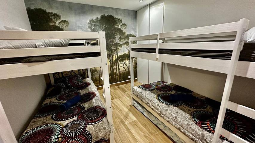 Gîte pour 8 personnes, avec vue et terrasse dans Plage de Petite Anse - 4