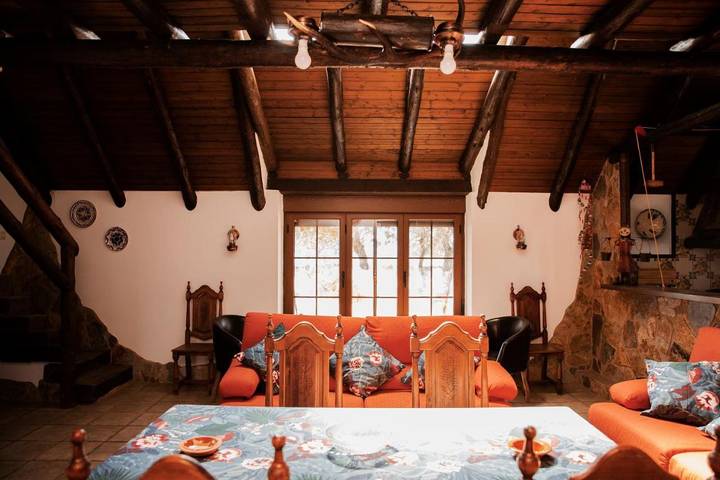 Casa rural para 6 personas, con piscina además de jardín y vistas en Tentudía - 2