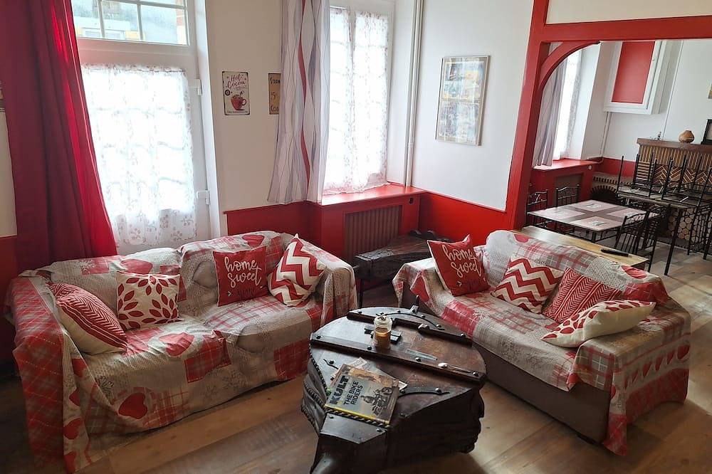 Gîte de l'Olivier, 8 bedrooms, large living area, games/fitness room, bar in Saint-Brisson-sur-Loire, Región de Montargis