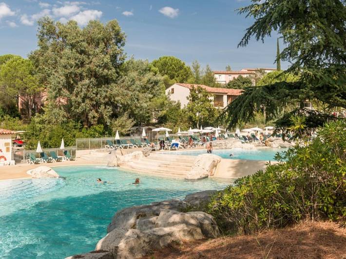 Location de vacances pour 3 personnes, avec jardin ainsi que sauna et balcon à Grospierres