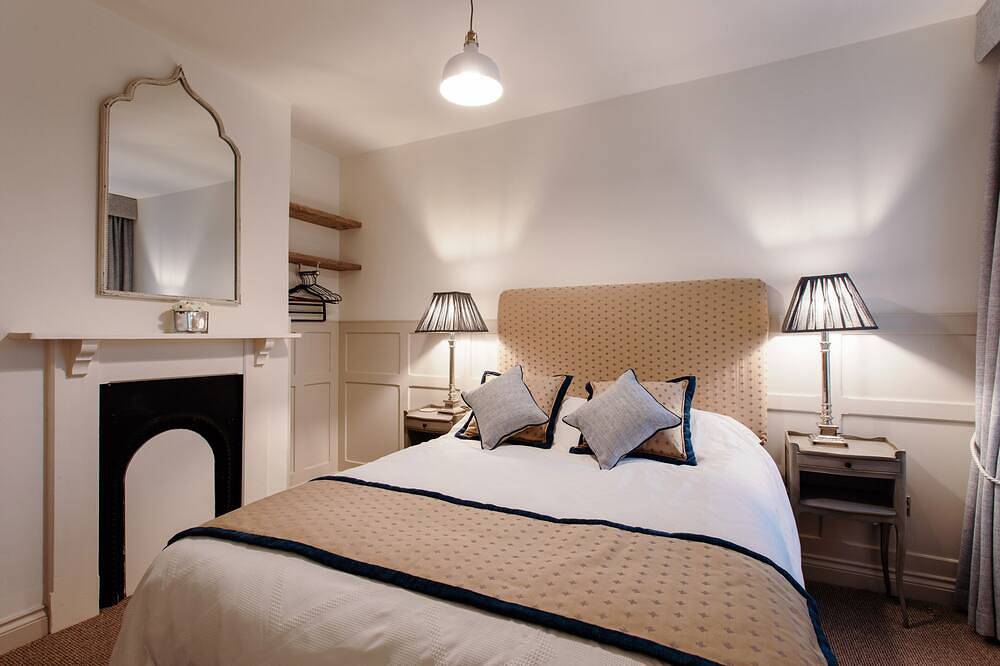 Didis Cottage-Dog Friendly-Garden-Cowes-Sleeps 4 in Cowes, Isle of Wight